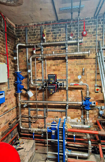 https://plumbergreenwood.com.au/uploads/2025/06/commercial-plumbing-923198.jpg
