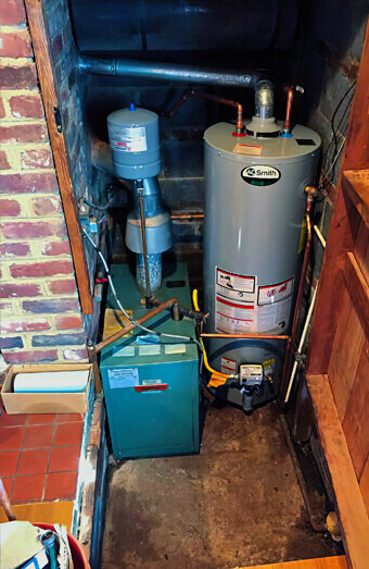 https://plumbergreenwood.com.au/uploads/2025/06/hot-water-189087.jpg