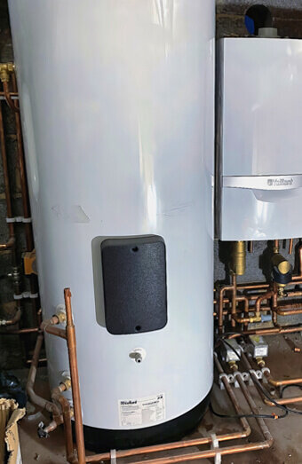 https://plumbergreenwood.com.au/uploads/2025/06/hot-water-410504.jpg