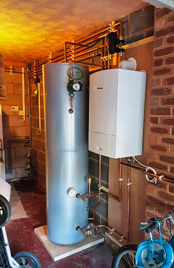 https://plumbergreenwood.com.au/uploads/2025/06/hot-water-684599.jpg